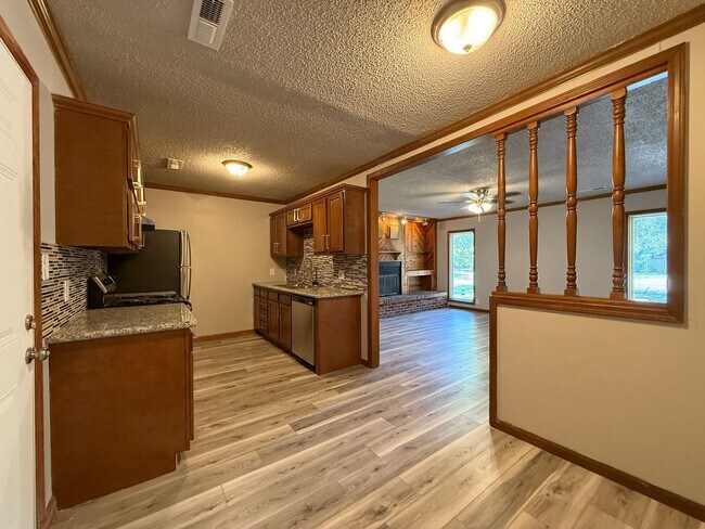 Foto del edificio - 3 bedroom 1 bath near 37th & Topeka