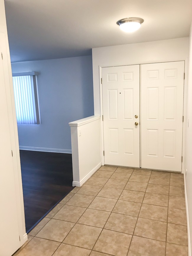 Front Entry Way - Sherry Lane Garden Homes