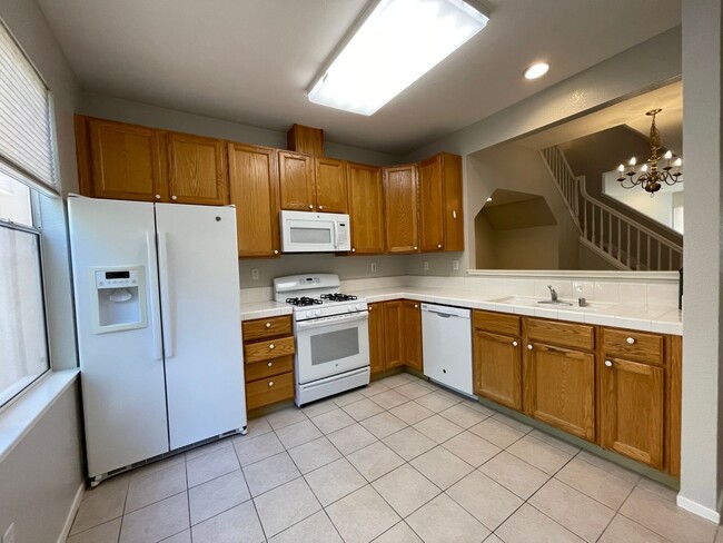 Building Photo - Beautiful Town Home Coming Soon! Great Loc...