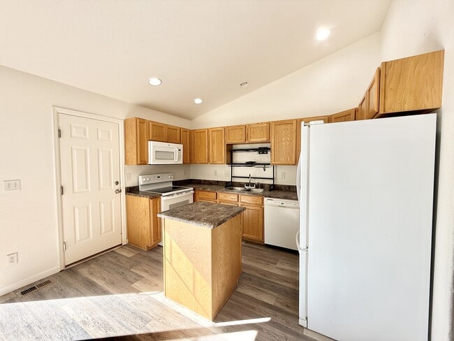 Foto del edificio - 1952 E 11th St