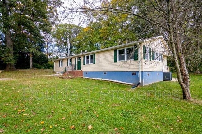 Building Photo - 3405 Pebble Dr