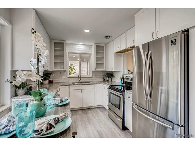 Building Photo - 8521 Crescent Dr