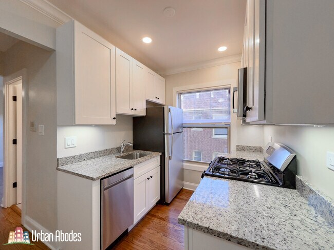 Building Photo - 519 W Brompton Ave