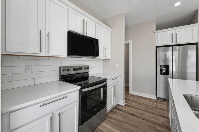 Foto del edificio - Luxury New Construction Townhome with Attached 2 Car Garage!