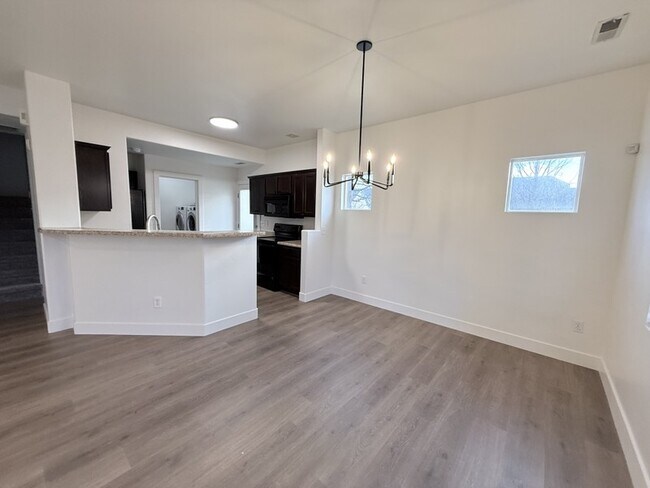 Foto del edificio - 4799 Topcrest Dr