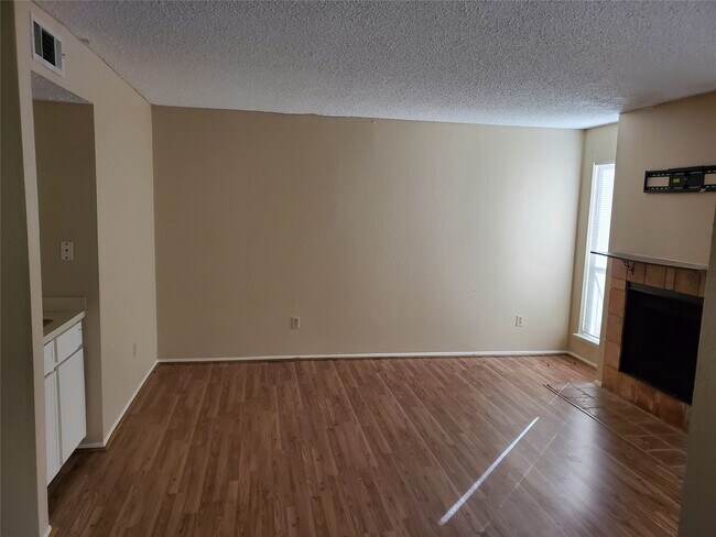 Foto del edificio - 6701 Sands Point Dr