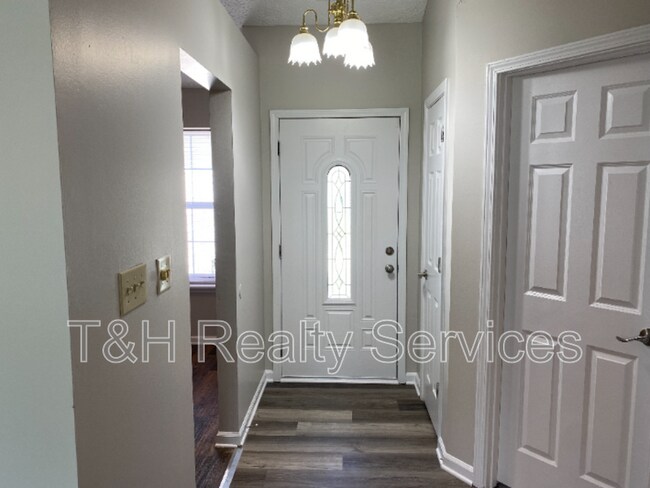 Building Photo - 6830 Medallion Dr