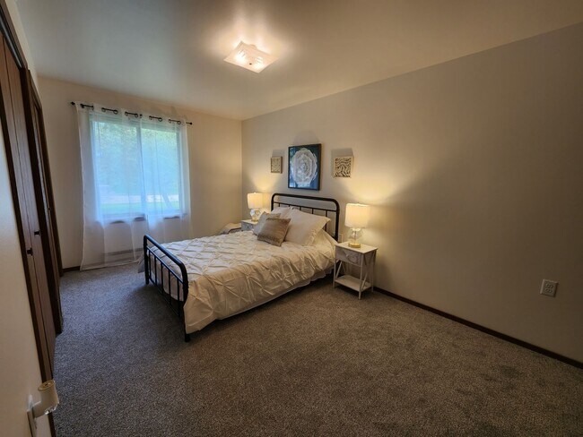 Building Photo - Luxurious Living at The Concord - 55+ Inde...