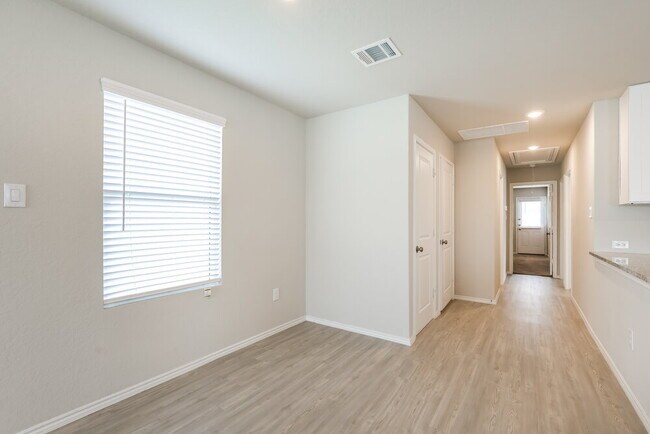 Building Photo - 4223 Southton Lk