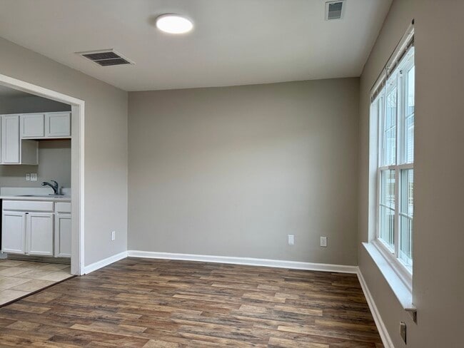 Building Photo - 3746 Glenwood Dr