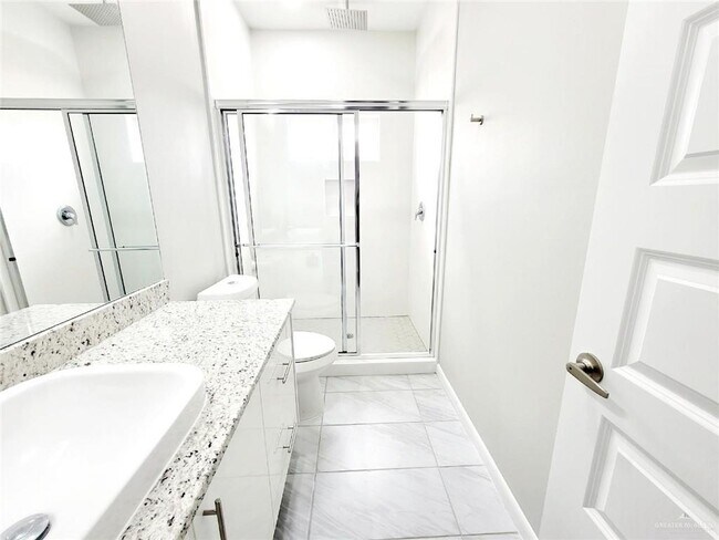 Foto del edificio - 3803 Las Vistas Ln