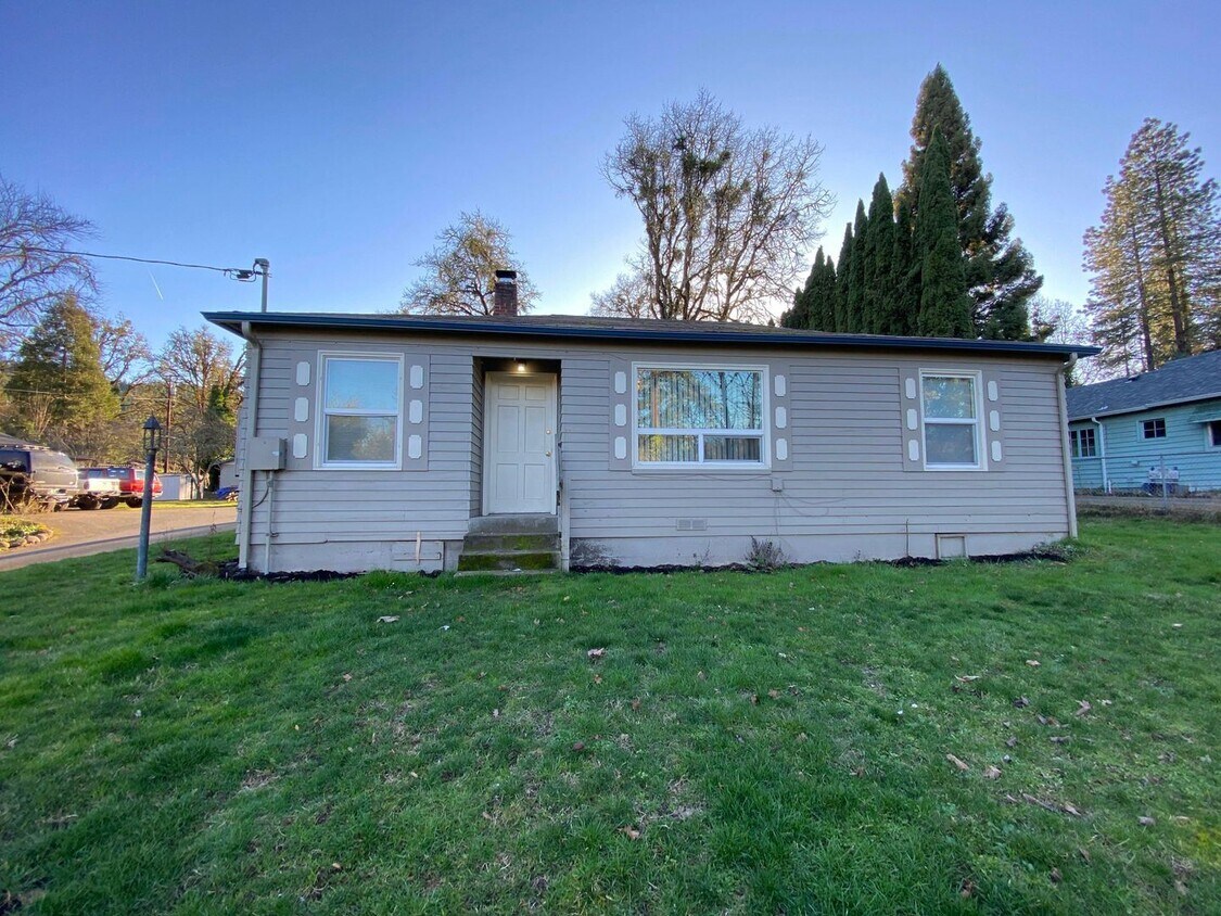 Primary Photo - 3 br, 1 bath House - 152 Lone Pine Lane