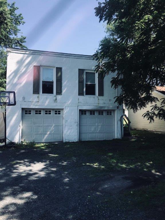 carriage house/apartment - 132 W William St