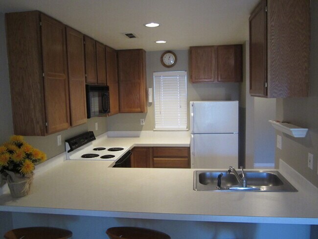 Foto del edificio - Beautiful 2 Bedroom, 1 Bathroom Condo by H...