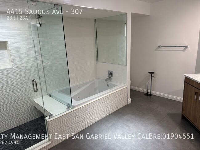 Foto del edificio - 4415 Saugus Ave