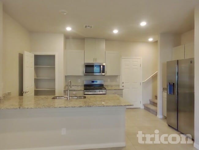 Foto del edificio - 7237 Halo Falls St