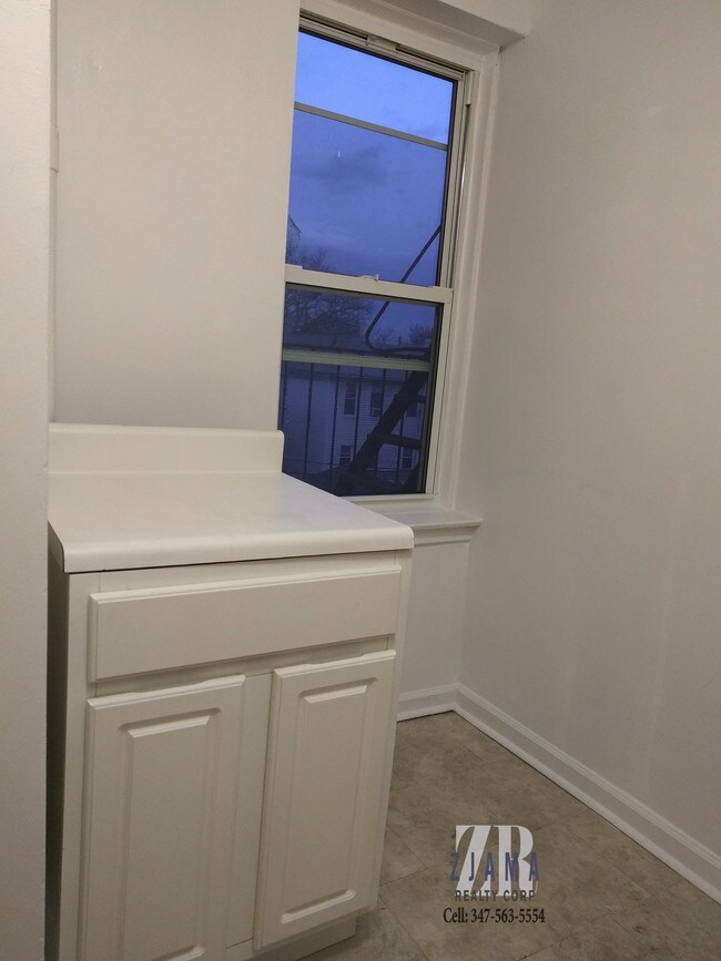 Building Photo - 2835 Ocean Ave