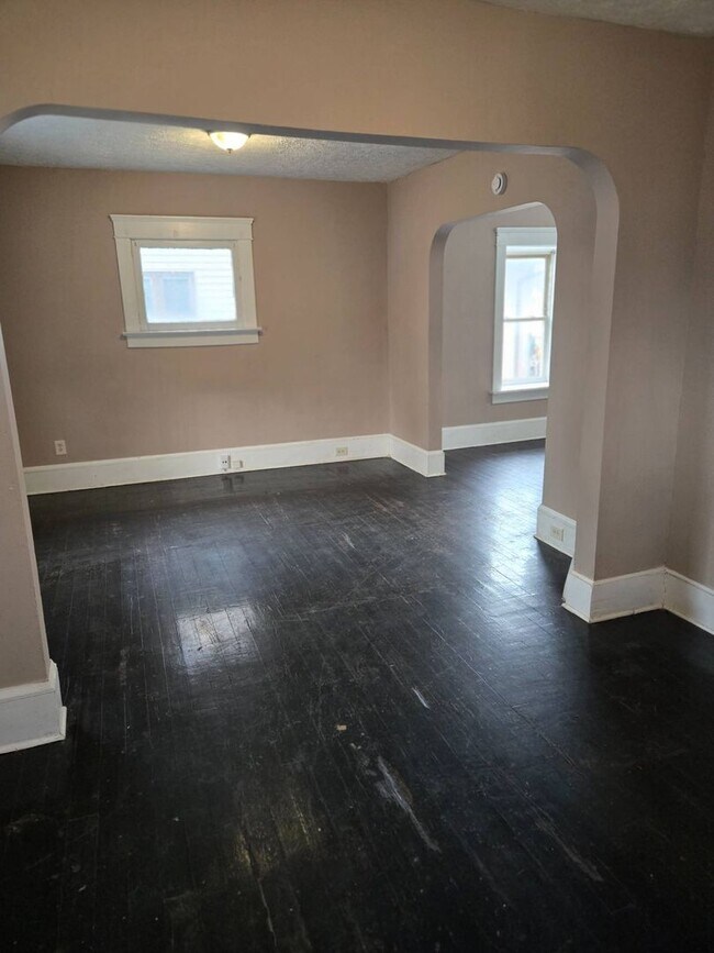 Foto del edificio - Charming 4-Bedroom Property in Prime Location