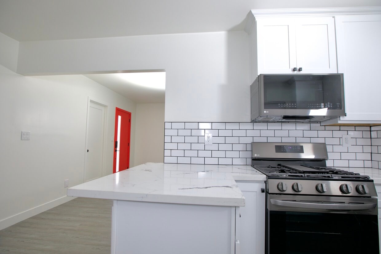Primary Photo - 1738 W 144th St