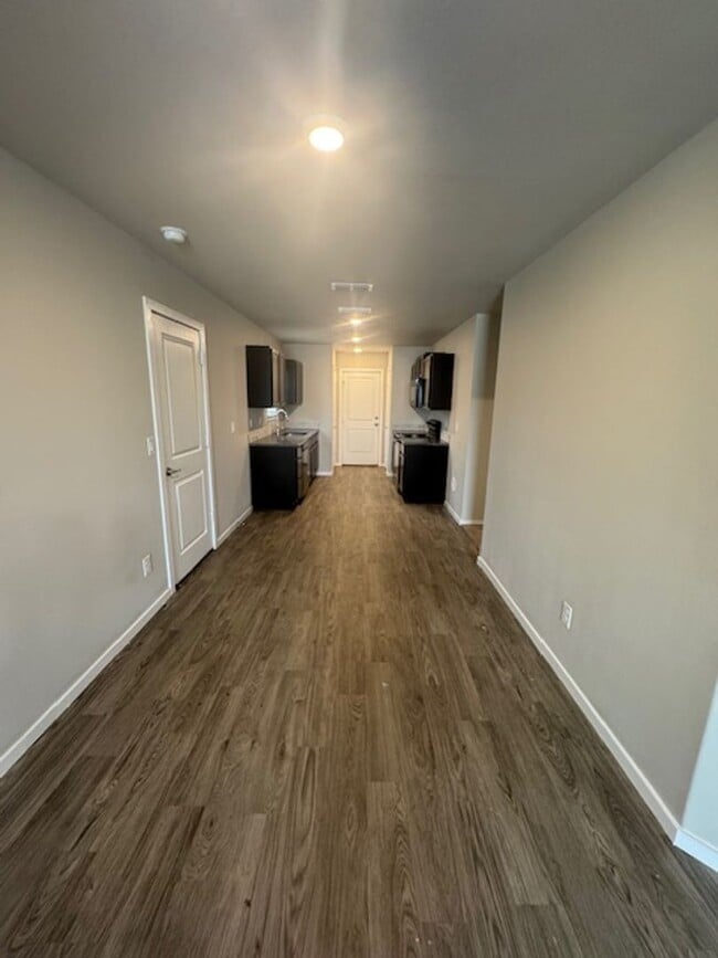 Building Photo - Townhome in Upland Heights!