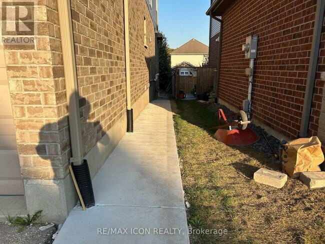 Building Photo - 846 Kettleridge St