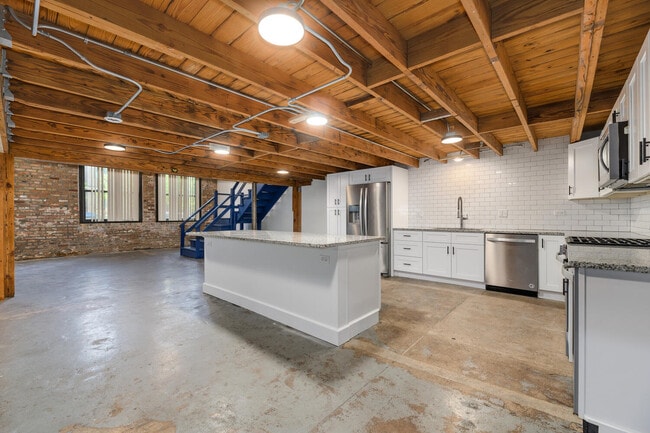 Building Photo - 2015 W Race Ave