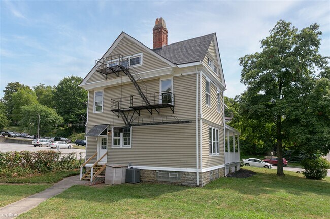 Building Photo - 1 br, 1 bath Duplex - 2303 Ashland Ave 1b