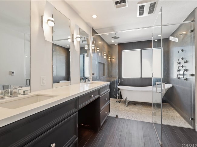 Foto del edificio - 5323 Coldwater Canyon Ave