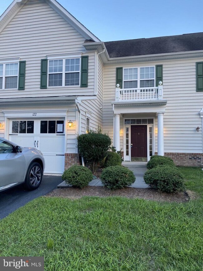 Building Photo - 122 Sandridge Ct