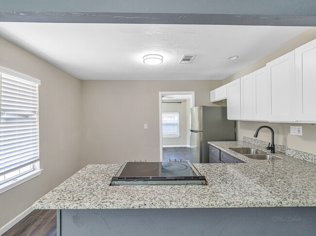 Building Photo - 4521 Stassen St