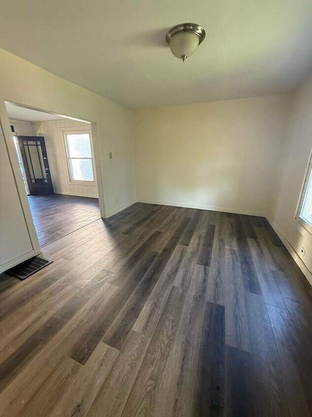 Primary Photo - 3 bedrooms house 1.5 bath
