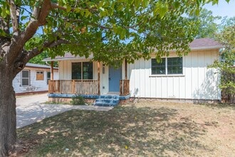 Building Photo - 2233 Fannin St