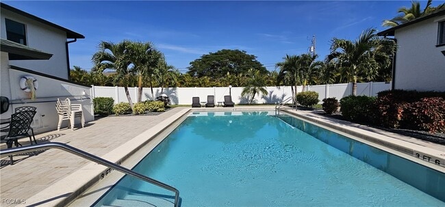 Foto del edificio - 1519 Cape Coral Pkwy W