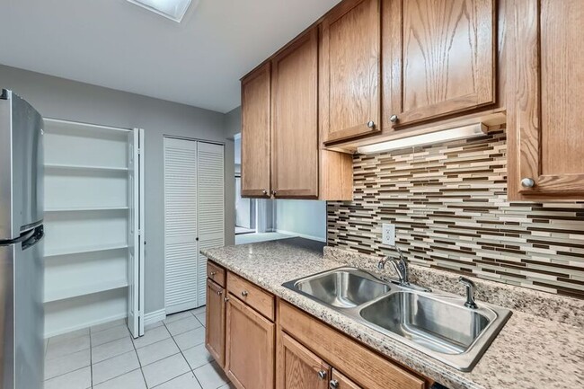 Foto del edificio - 2227 Canyon Blvd