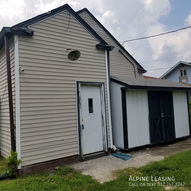 Building Photo - West Indy 3BR House w/Garage!