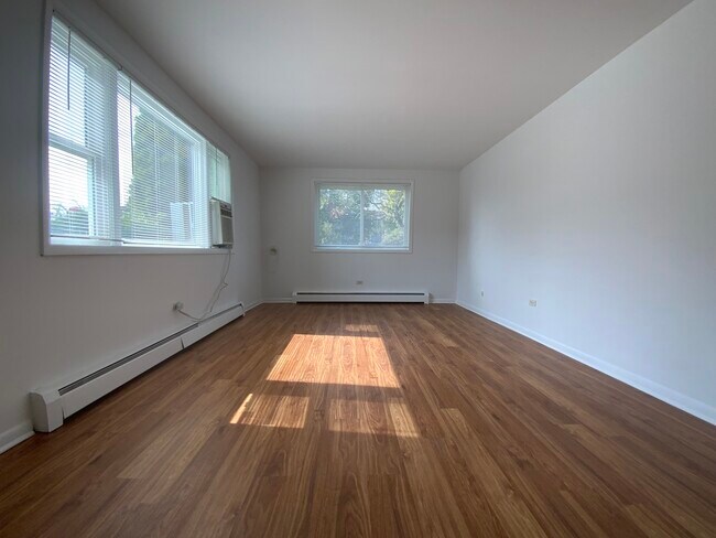 Building Photo - 8460 W Oak Ave