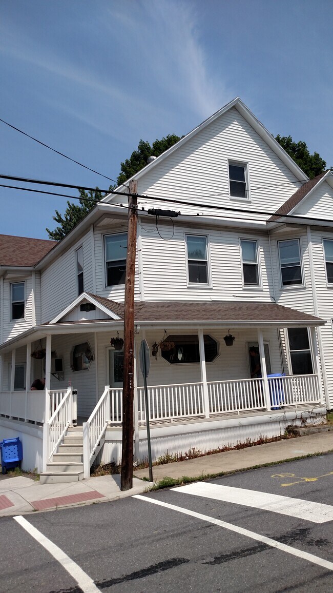 Building Photo - 96 Mill St