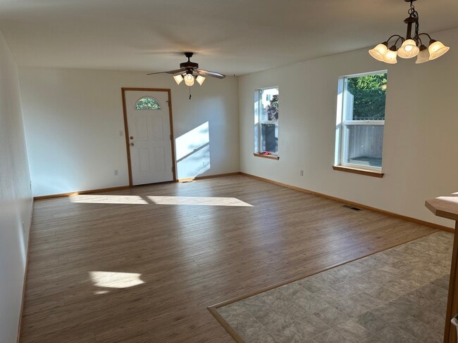 Building Photo - 4831 Starfish Ln