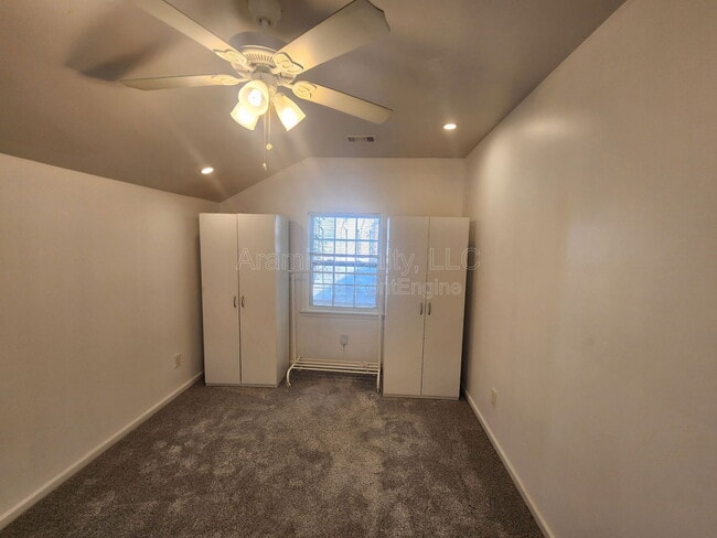 Foto del edificio - 1064 Curran St NW