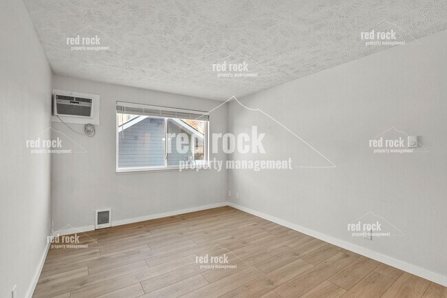 Foto del edificio - 2914 N Hogan St