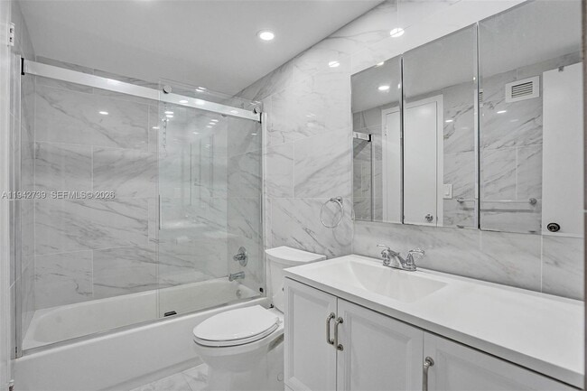 Building Photo - 3140 S Ocean Dr