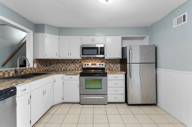 Foto del edificio - 5119 Woodson Rd