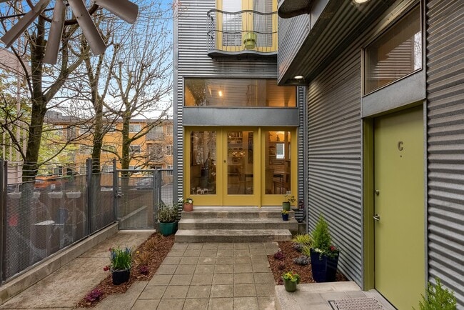 Foto del edificio - 213 11th Ave E
