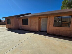 Building Photo - 1518 E Ave J 3