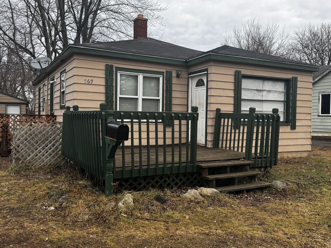 Foto principal - 2 Bed 1 Bath Home In Pontiac