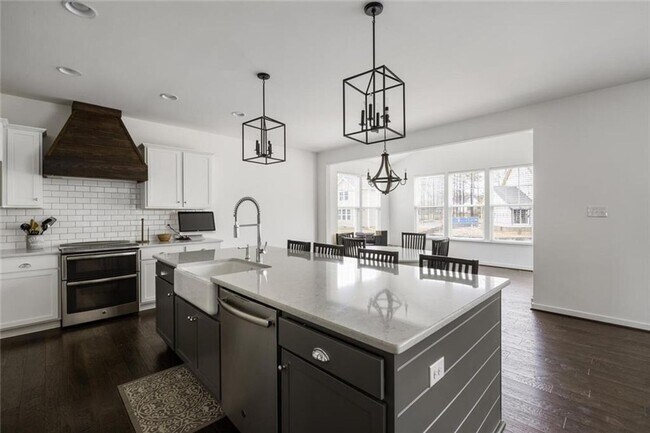 Building Photo - Stunning 5 bed/ 3.5 Bath Meadowville Home