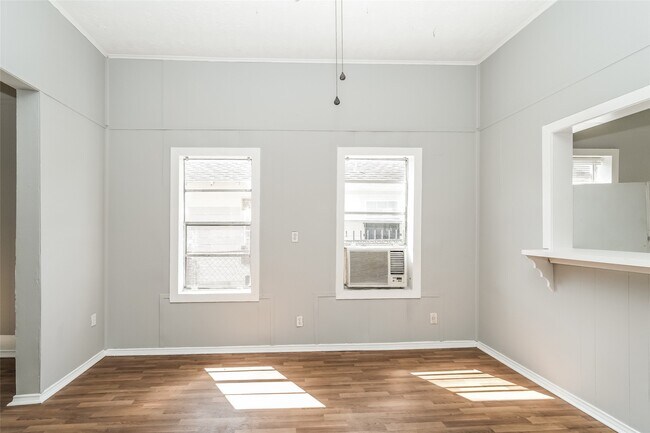 Building Photo - 4610 Schroeder St