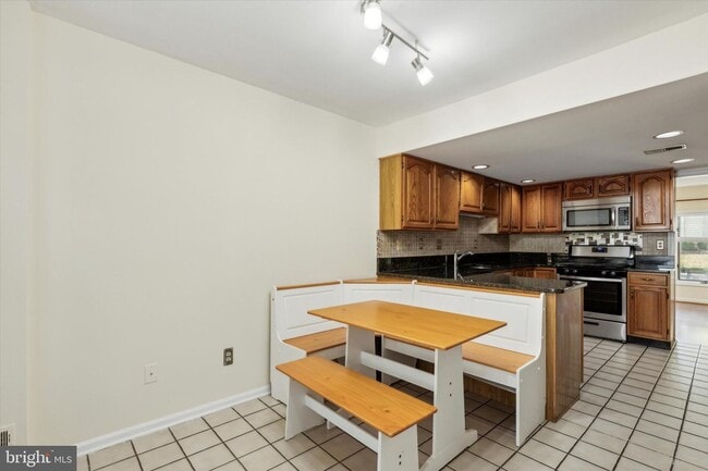 Building Photo - 75 Militia Hill Dr
