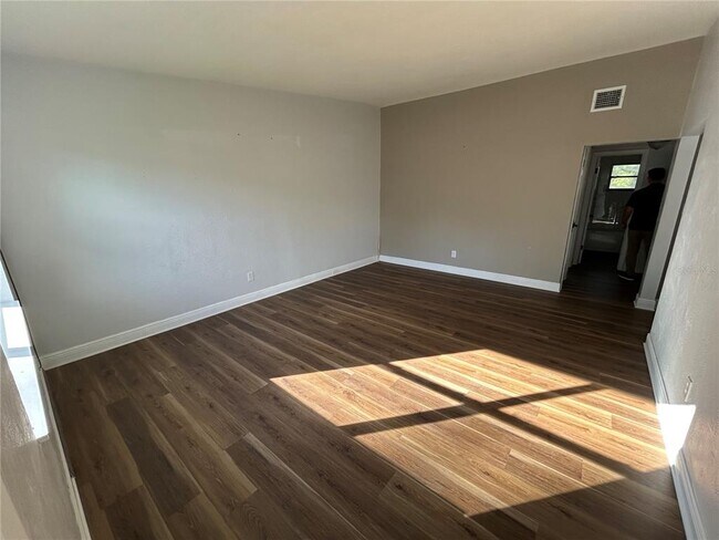 Foto del edificio - 1503-1503 Noble Pl