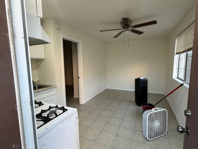Foto del edificio - 3583 Burton Ave